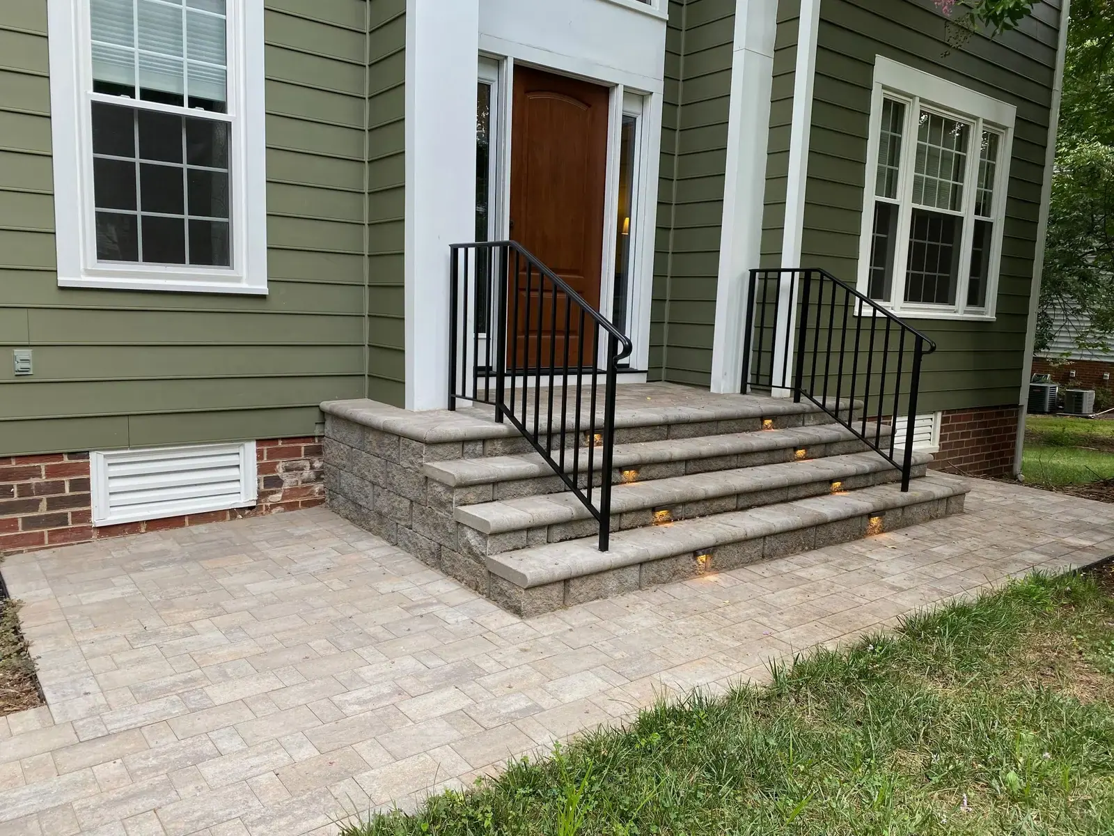 Willow entrance steps with integrated lighting