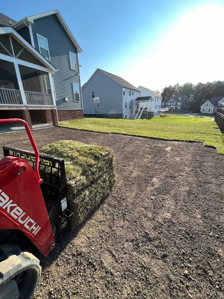 Curved lawn edge during sod installation
